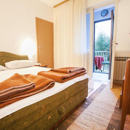 Mali Milocer Bay Accommodation Sveti Stefan Rum bild
