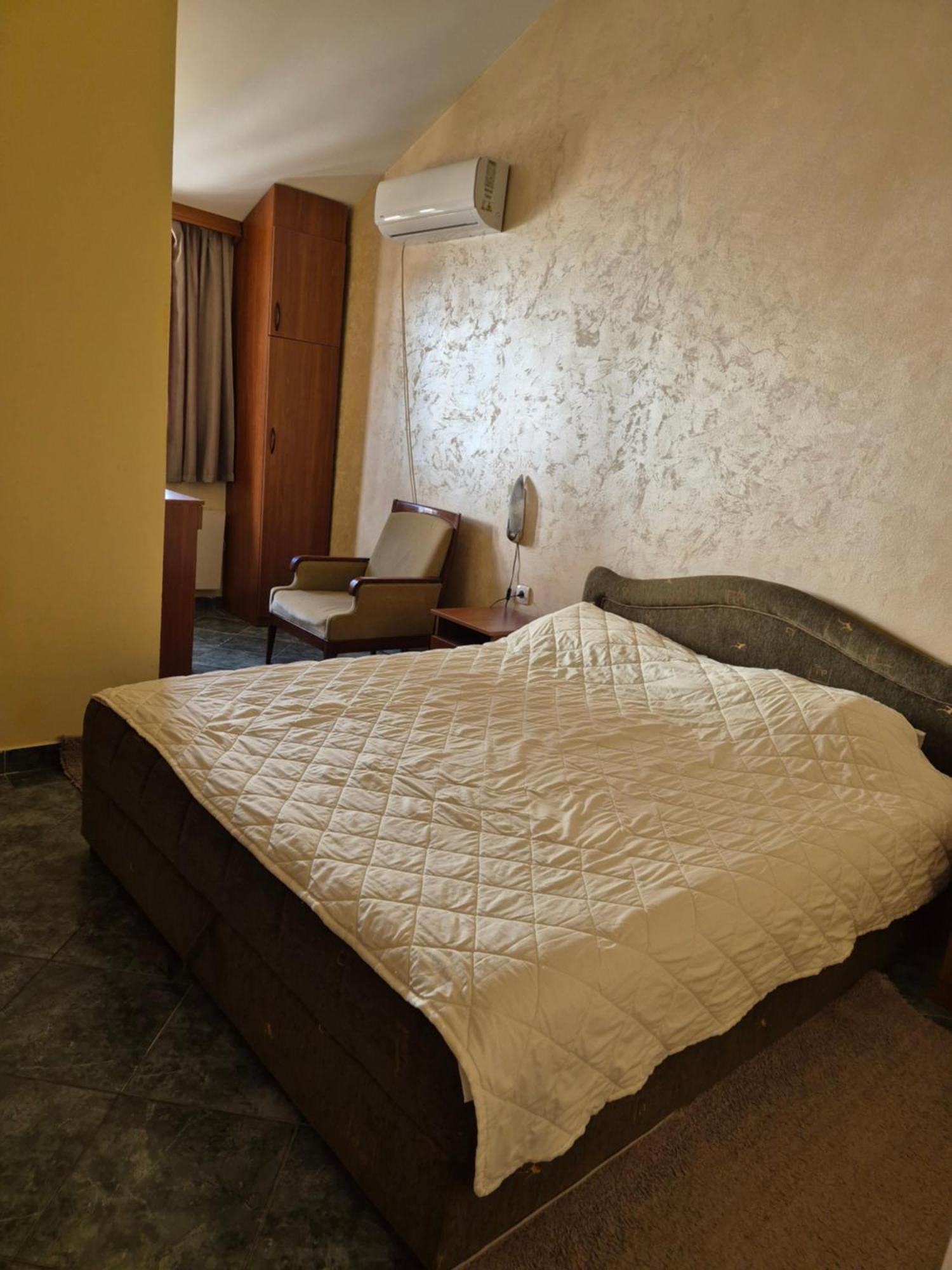 Mali Milocer Bay Accommodation Sveti Stefan Rum bild