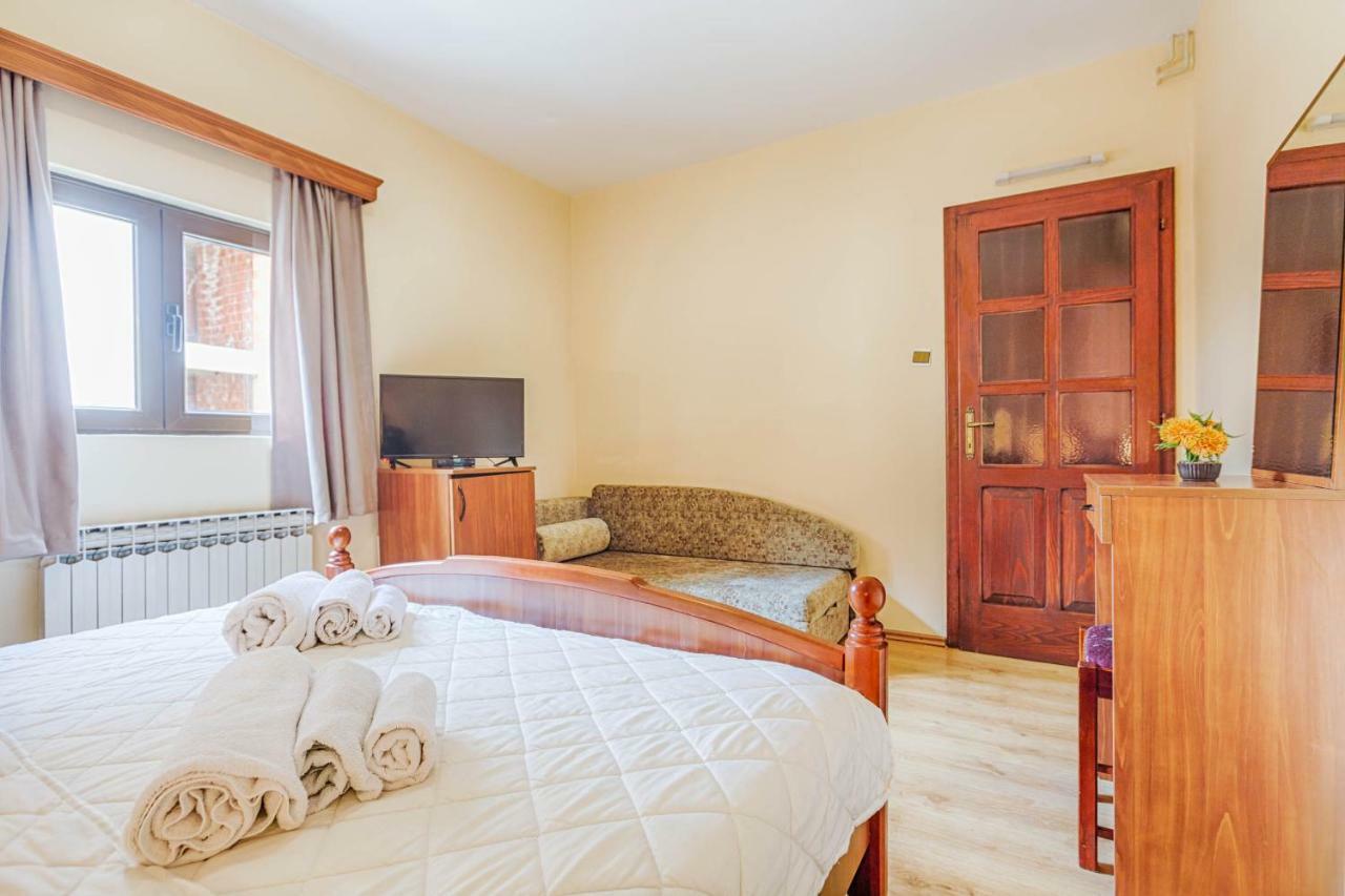 Mali Milocer Bay Accommodation Sveti Stefan Exteriör bild